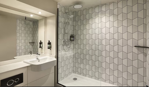Imagen de la habitación del Hotel Premier Inn Edinburgh Leith Waterfront. Foto 3