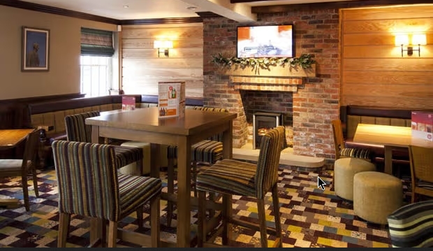 Imagen de los interiores del Hotel Premier Inn Edinburgh Leith Waterfront. Foto 7