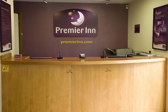 Imagen de los interiores del Hotel Premier Inn Epsom Central. Foto 16
