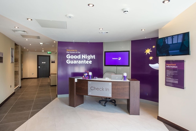 Imagen de los interiores del Hotel Premier Inn Farnborough Town Centre. Foto 16