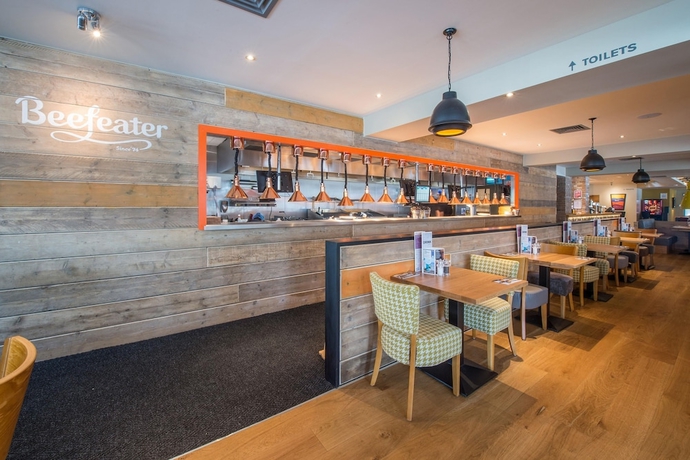 Imagen del bar/restaurante del Hotel Premier Inn Farnborough Town Centre. Foto 3