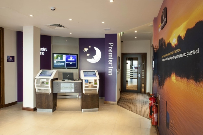 Imagen de los interiores del Hotel Premier Inn Fleet. Foto 16