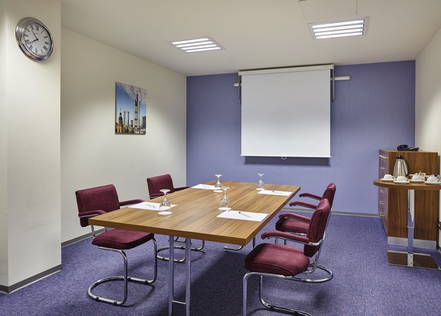 Imagen de los interiores del Hotel Premier Inn Frankfurt City Centre. Foto 13