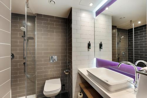 Imagen general del Hotel Premier Inn Frankfurt Westend. Foto 12