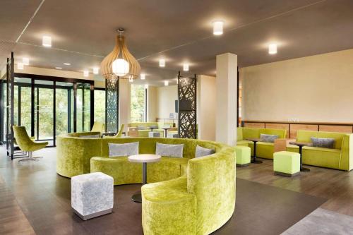 Imagen de los interiores del Hotel Premier Inn Freiburg City Nord. Foto 11