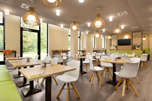 Imagen del bar/restaurante del Hotel Premier Inn Freiburg City Nord. Foto 4