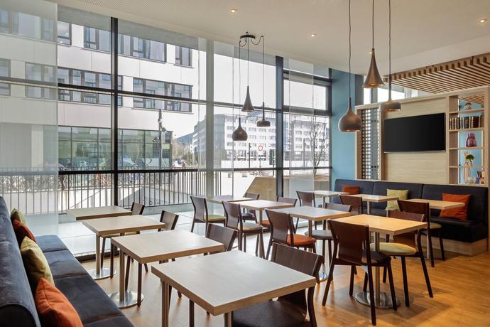 Imagen del bar/restaurante del Hotel Premier Inn Freiburg City Süd. Foto 2