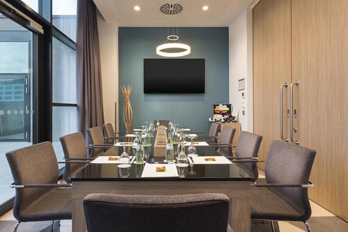 Imagen de los interiores del Hotel Premier Inn Freiburg City Süd. Foto 17