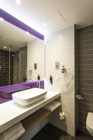 Imagen de la habitación del Hotel Premier Inn Freiburg City S&uuml;d. Foto 7
