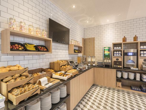 Imagen del bar/restaurante del Hotel Premier Inn Freiburg City Süd. Foto 7