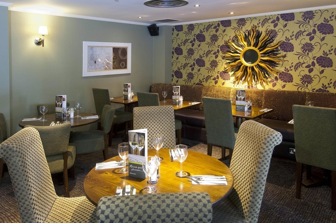 Imagen del bar/restaurante del Hotel Premier Inn Gatwick Crawley Town West. Foto 3