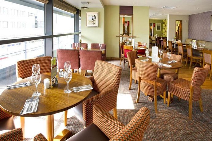 Imagen del bar/restaurante del Hotel Premier Inn Glasgow Cc Buchanan Galleries. Foto 6