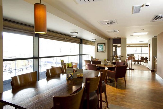 Imagen del bar/restaurante del Hotel Premier Inn Glasgow Cc Buchanan Galleries. Foto 7