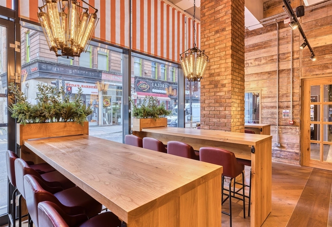 Imagen del bar/restaurante del Hotel Premier Inn Glasgow Cc St Enoch Square. Foto 3