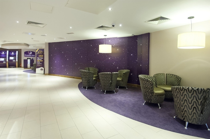 Imagen de los interiores del Hotel Premier Inn Halifax Town Centre. Foto 16