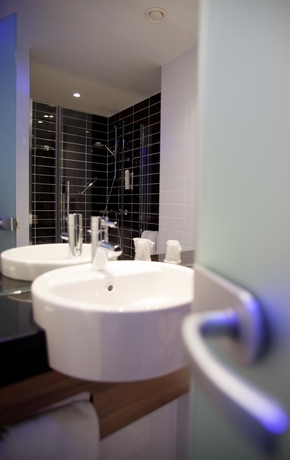 Imagen de la habitación del Hotel Premier Inn Hamburg City Alster. Foto 11