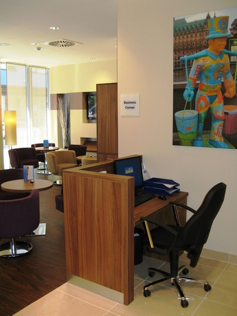 Imagen de los interiores del Hotel Premier Inn Hamburg City Millerntor. Foto 14