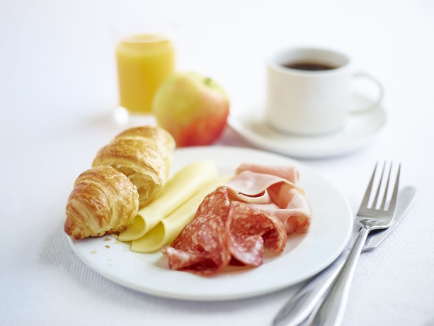 Imagen del bar/restaurante del Hotel Premier Inn Hamburg City Millerntor. Foto 4