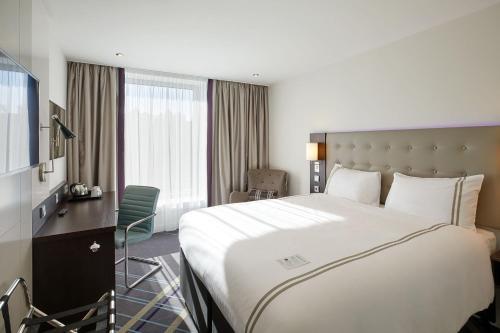 Imagen de la habitación del Hotel Premier Inn Hamburg City Zentrum. Foto 16