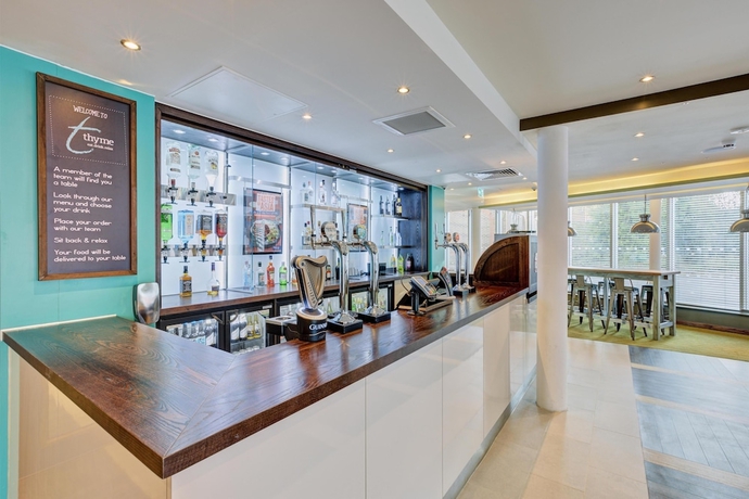 Imagen del bar/restaurante del Hotel Premier Inn Haywards Heath. Foto 3