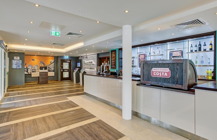 Imagen del bar/restaurante del Hotel Premier Inn Haywards Heath. Foto 4