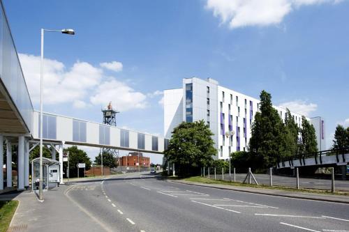 Imagen de los exteriores del Hotel Premier Inn Heathrow Airport Terminal 4. Foto 5