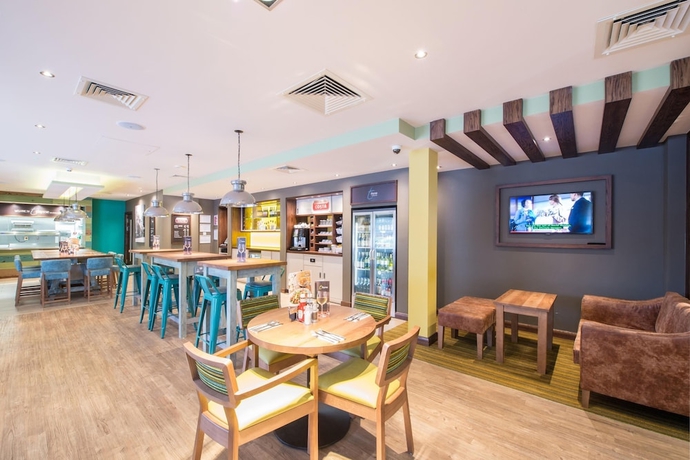 Imagen del bar/restaurante del Hotel Premier Inn Hitchin Town Centre. Foto 3