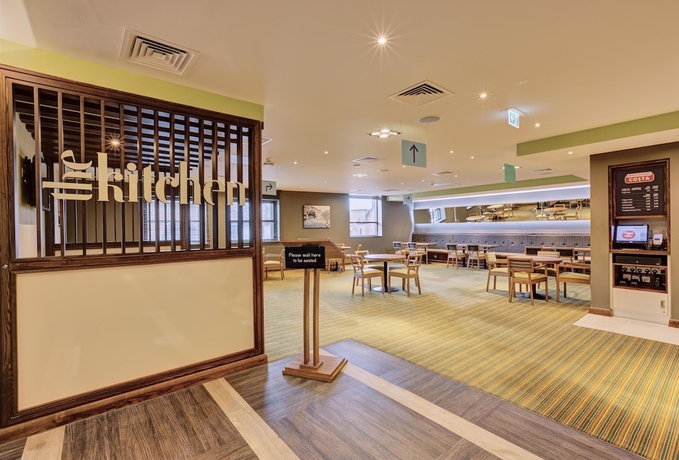 Imagen del bar/restaurante del Hotel Premier Inn Horsham Town Centre. Foto 3