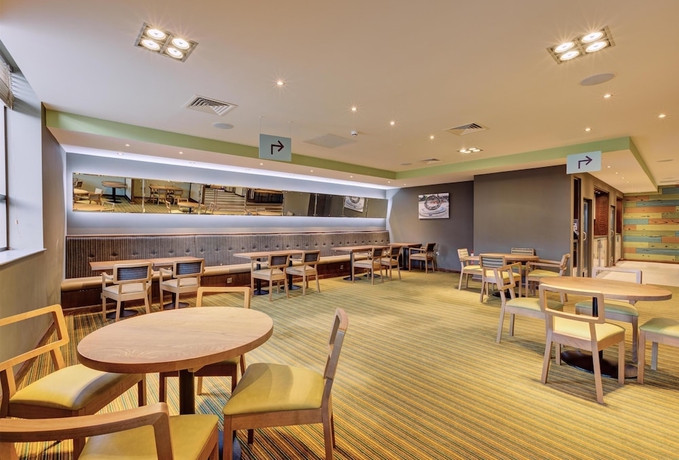 Imagen del bar/restaurante del Hotel Premier Inn Horsham Town Centre. Foto 4