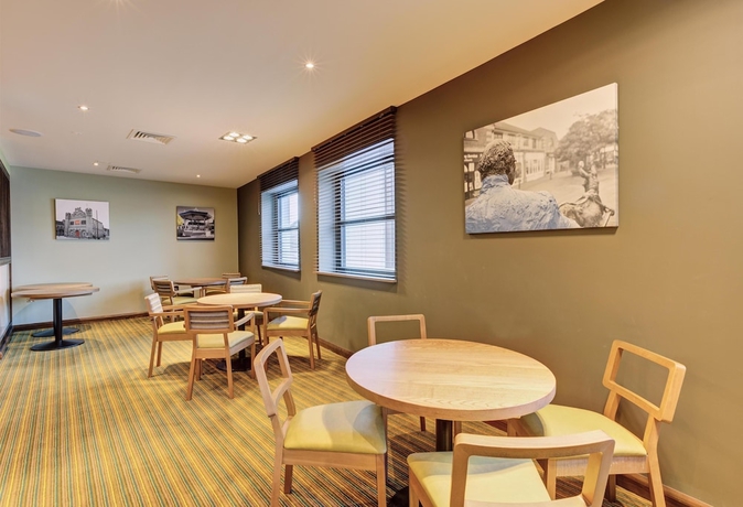 Imagen del bar/restaurante del Hotel Premier Inn Horsham Town Centre. Foto 5