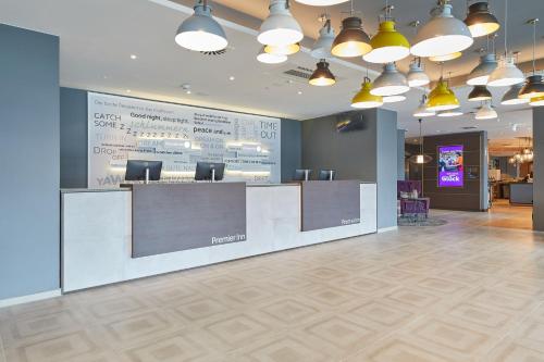 Imagen general del Hotel Premier Inn Karlsruhe City Am Wasserturm. Foto 1