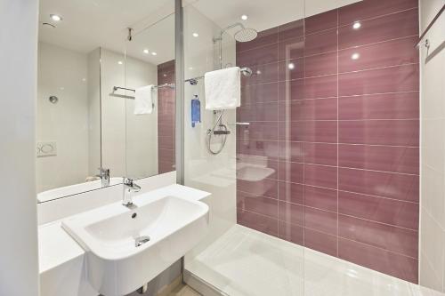 Imagen general del Hotel Premier Inn Karlsruhe City Am Wasserturm. Foto 7