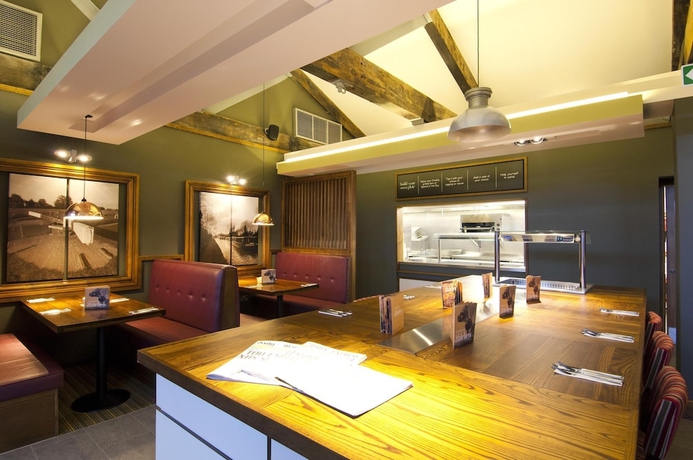 Imagen del bar/restaurante del Hotel Premier Inn Kidderminster. Foto 4