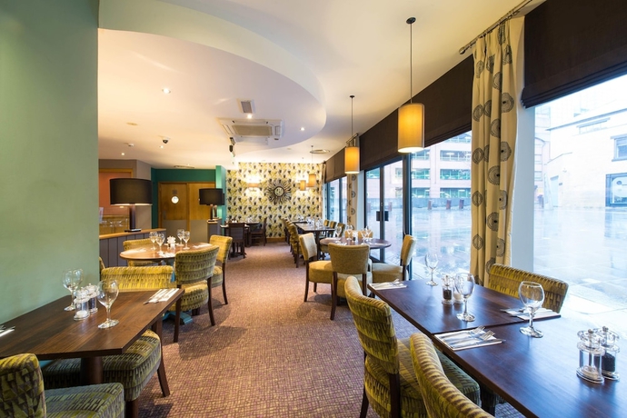 Imagen del bar/restaurante del Hotel Premier Inn Liverpool City Centre - Moorfields. Foto 2