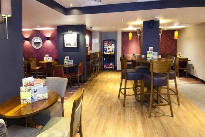 Imagen del bar/restaurante del Hotel Premier Inn London Blackfriars. Foto 5