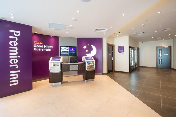 Imagen de los interiores del Hotel Premier Inn London Brentford. Foto 16