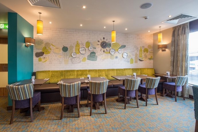 Imagen del bar/restaurante del Hotel Premier Inn London Brentford. Foto 2
