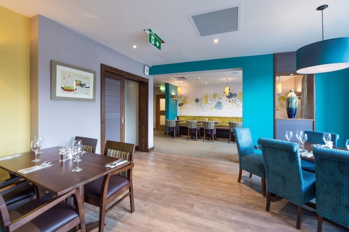 Imagen del bar/restaurante del Hotel Premier Inn London Brentford. Foto 3