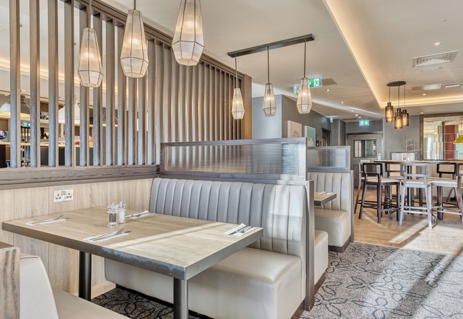Imagen del bar/restaurante del Hotel Premier Inn London Canary Wharf (Westferry). Foto 4