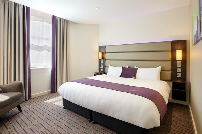 Imagen de la habitación del Hotel Premier Inn London Chiswick. Foto 8