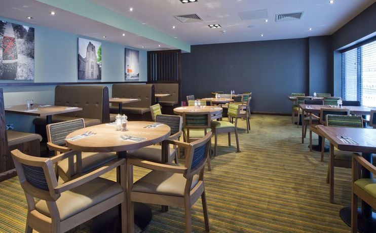Imagen del bar/restaurante del Hotel Premier Inn London Chiswick. Foto 3