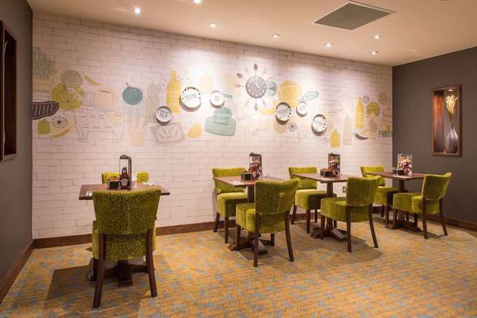 Imagen del bar/restaurante del Hotel Premier Inn London Edmonton. Foto 4