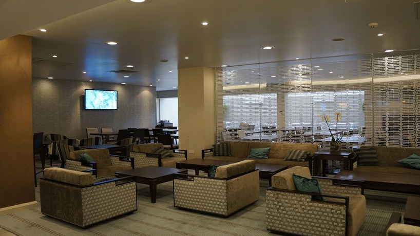 Imagen de los interiores del Hotel Premier Inn London Fulham. Foto 15