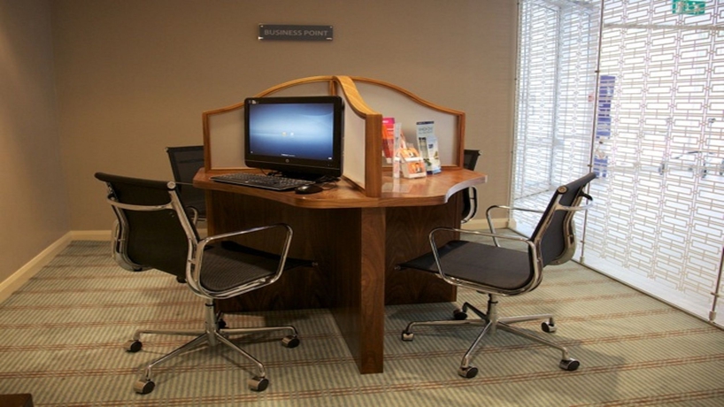 Imagen de los interiores del Hotel Premier Inn London Fulham. Foto 16