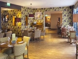 Imagen del bar/restaurante del Hotel Premier Inn London Gatwick Airport North Terminal. Foto 6