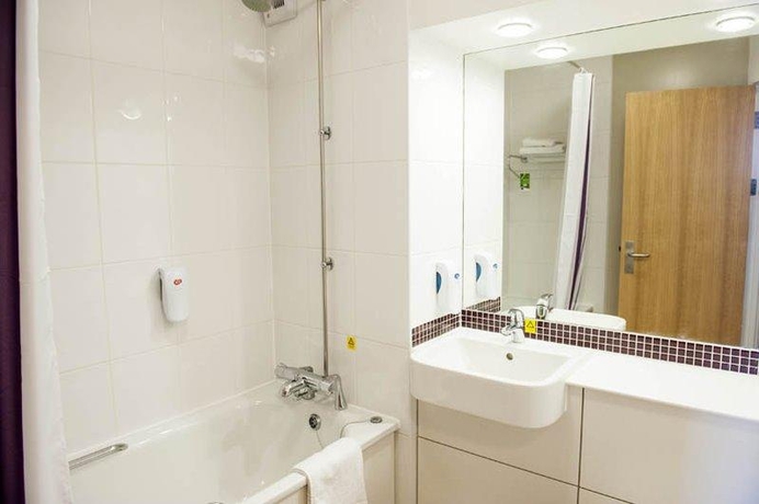 Imagen de la habitación del Hotel Premier Inn London Heathrow Airport T2 & T3 (Bath Road). Foto 7