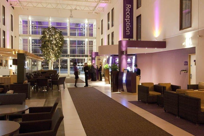 Imagen de los interiores del Hotel Premier Inn London Heathrow Airport T2 & T3 (Bath Road). Foto 10
