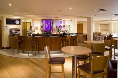 Imagen del bar/restaurante del Hotel Premier Inn London Kew Bridge. Foto 5