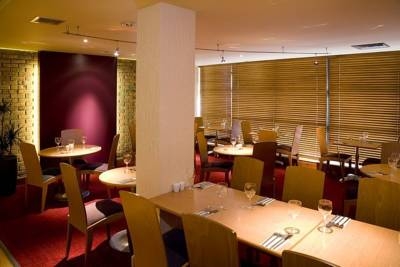Imagen del bar/restaurante del Hotel Premier Inn London Kew Bridge. Foto 6