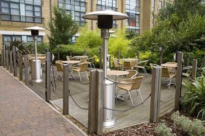 Imagen del bar/restaurante del Hotel Premier Inn London Kew Bridge. Foto 7